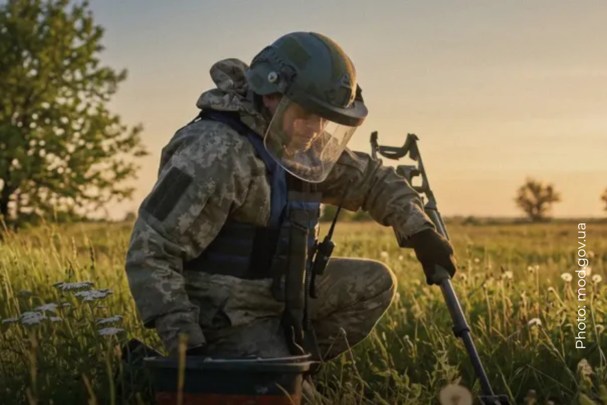 in-august-units-of-the-ministry-of-defense-cleared-nearly-1000-hectares-of-liberated-territory